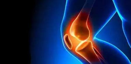 运动扭伤脚踝冷敷还是热敷,扭伤了脚需要冰敷吗还是热敷