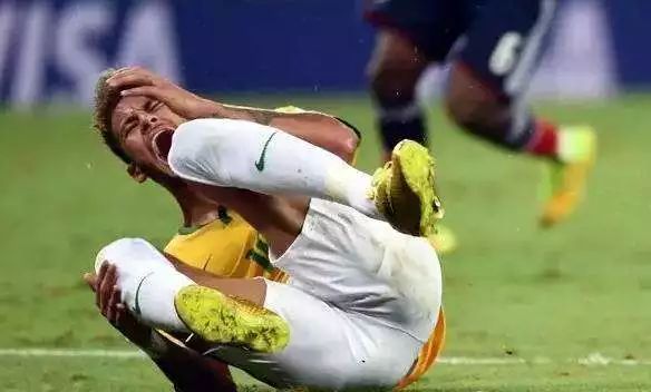 运动扭伤脚踝冷敷还是热敷,扭伤了脚需要冰敷吗还是热敷