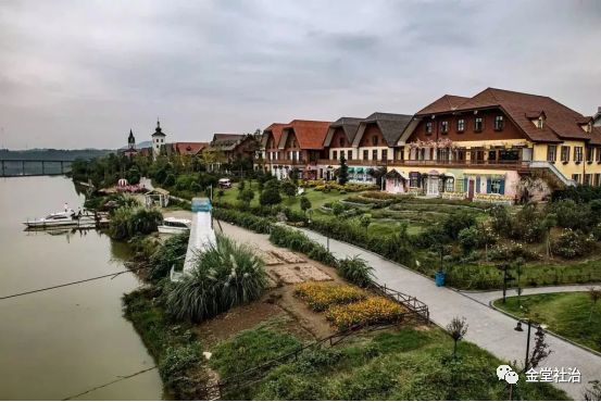 街道龙舟赛视频,龙舟嘉年华集市