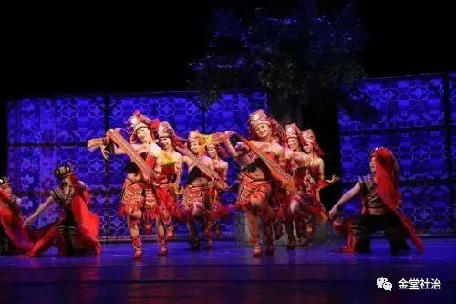 街道龙舟赛视频,龙舟嘉年华集市