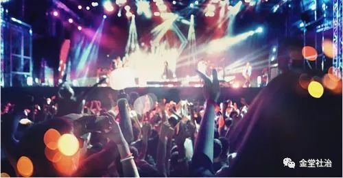 街道龙舟赛视频,龙舟嘉年华集市