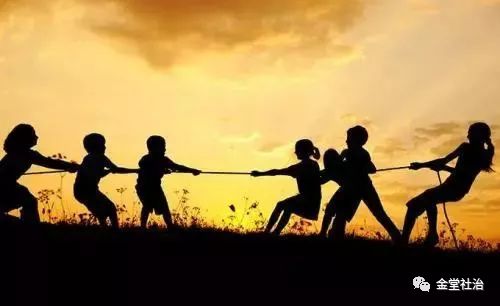 街道龙舟赛视频,龙舟嘉年华集市