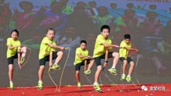 街道龙舟赛视频,龙舟嘉年华集市