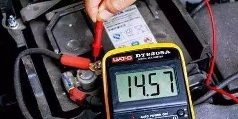 「注意」一言不合全车爆闪竟然是因为......司机不看会后悔