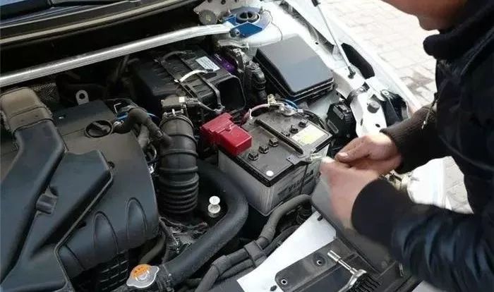 「注意」一言不合全车爆闪竟然是因为......司机不看会后悔