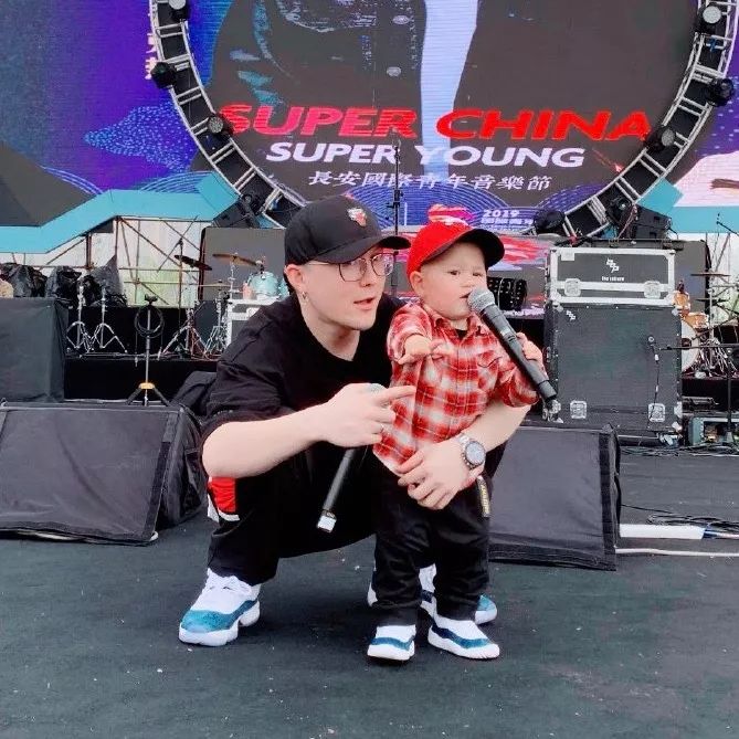 骨灰级球鞋玩家们的鞋，可以在上海买几套房？