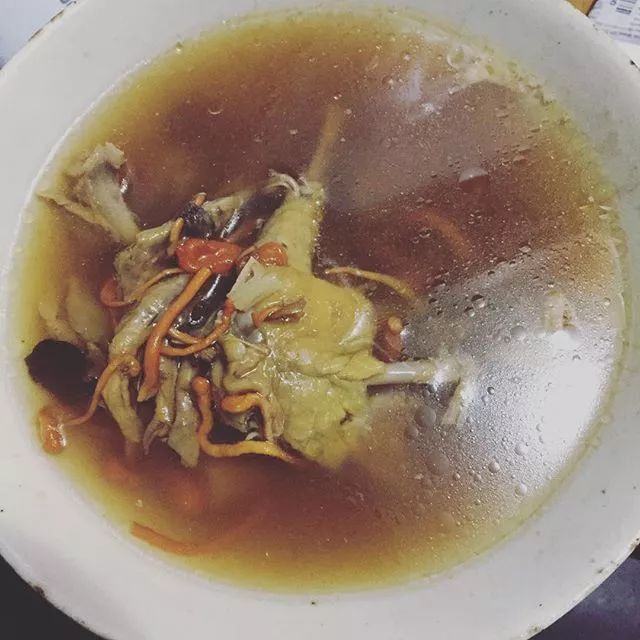 没有一个女人可以笑着走出婚姻,没有一个女人能笑着走出来