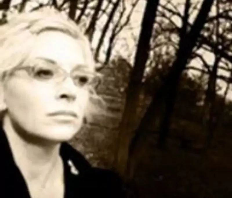 为什么说黑客帝国导演是外星人,黑客帝国导演为什么要变性