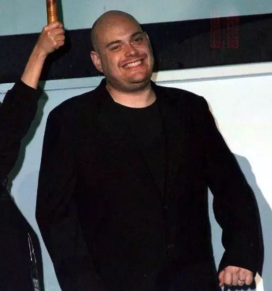 为什么说黑客帝国导演是外星人,黑客帝国导演为什么要变性