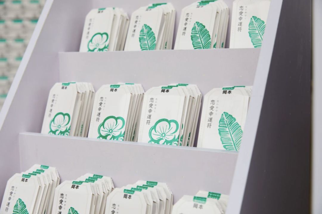 女生需要自己买套房子吗,女生应该买衣服吗