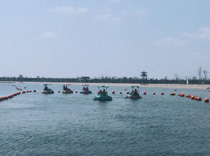 市区出发1h藏着一个“绿岛”？赛车、帆船、直升机…梅山原来如此洋气！