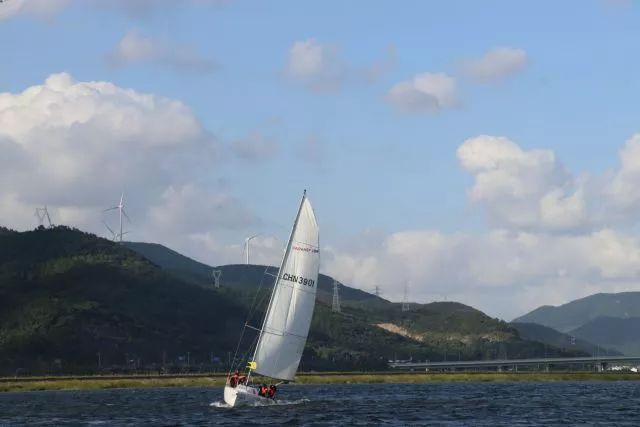 市区出发1h藏着一个“绿岛”？赛车、帆船、直升机…梅山原来如此洋气！