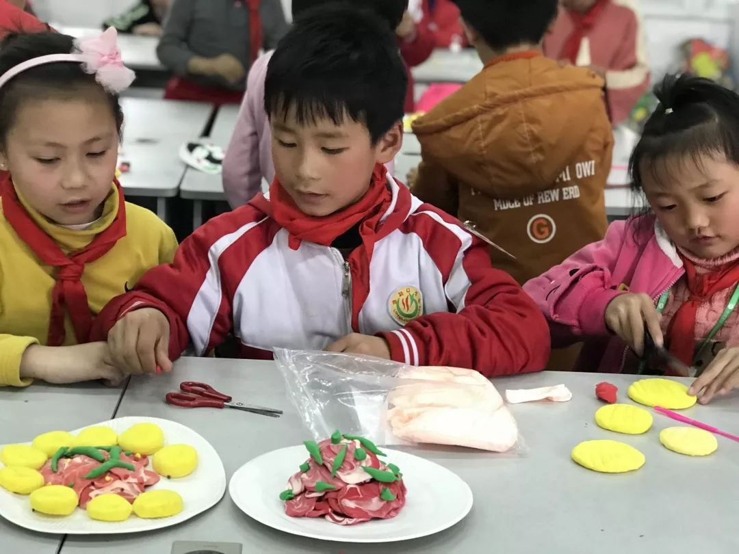 围观！郫都十万学子两千余件作品献礼祖国华诞！