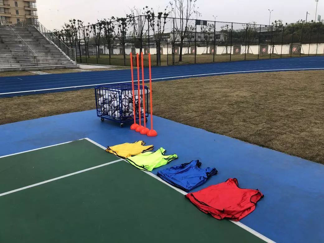 东城中学快乐足球社