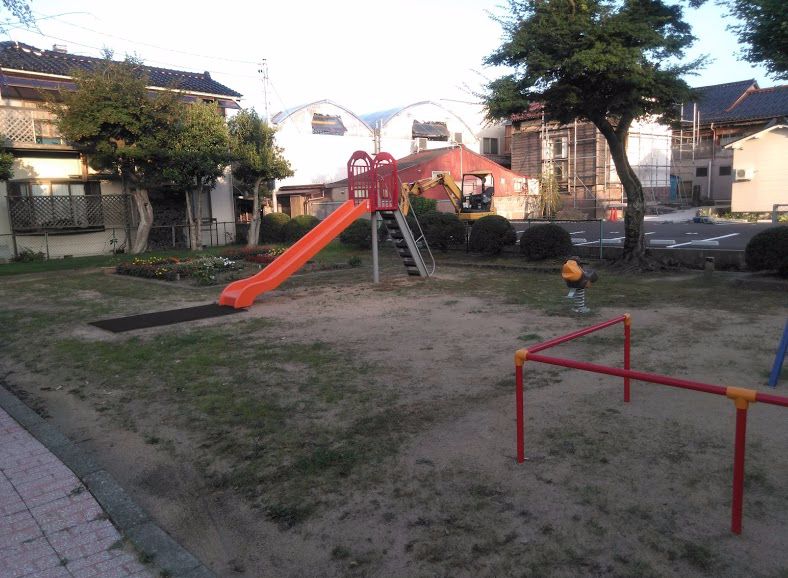 女子上班时腹痛竟是怀孕足月,女子上班时肚子疼上厕所