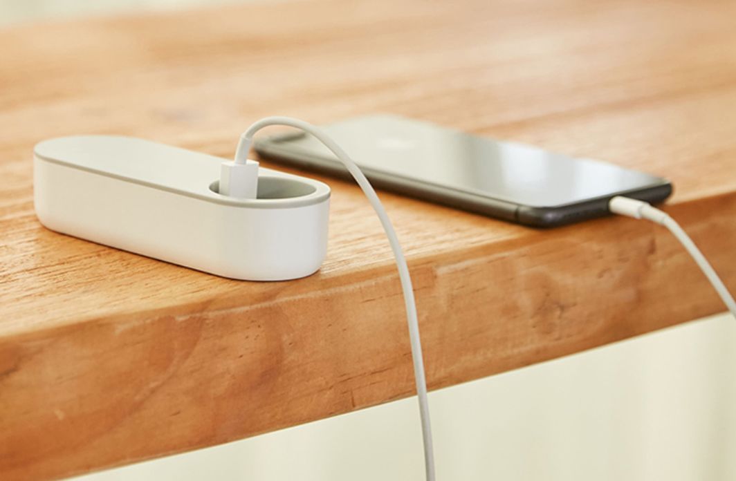 「海淘」OMG！这个巴掌大的电熨斗，不插电不加水能烫衣服，还能当充电宝