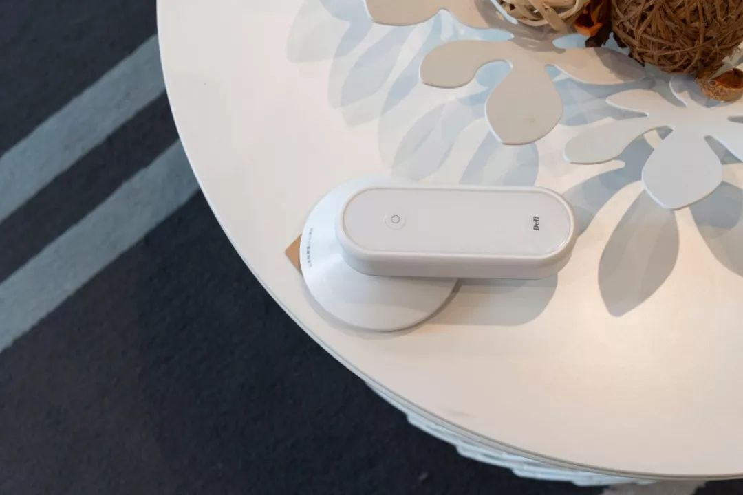 「海淘」OMG！这个巴掌大的电熨斗，不插电不加水能烫衣服，还能当充电宝