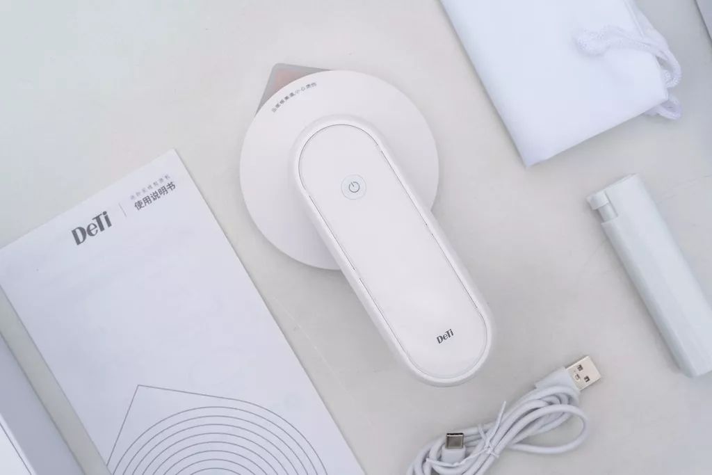 「海淘」OMG！这个巴掌大的电熨斗，不插电不加水能烫衣服，还能当充电宝