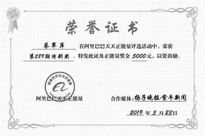 95后护士跪地20分钟救助晕倒男子,杭州90后护士上班途中跪地救人