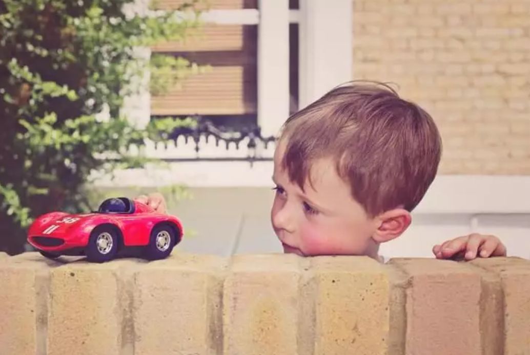 儿童节礼物送手机,儿童节送孩子什么礼物