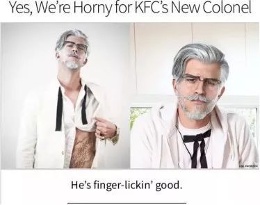 看,那些老人又在研究我们了