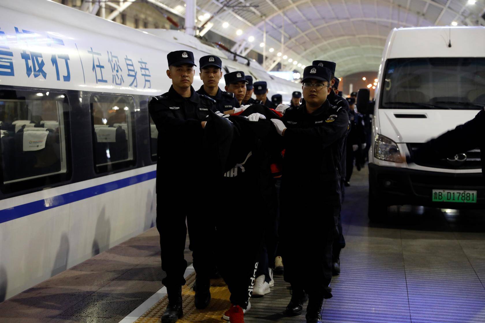 微信群里微商骗局,干微商的人容易被骗子盯上吗