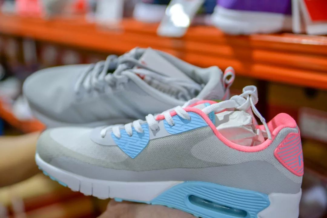 全场1折起！特步、金利来、碟愫、莱尔斯丹鞋子大特卖，最便只要50元！