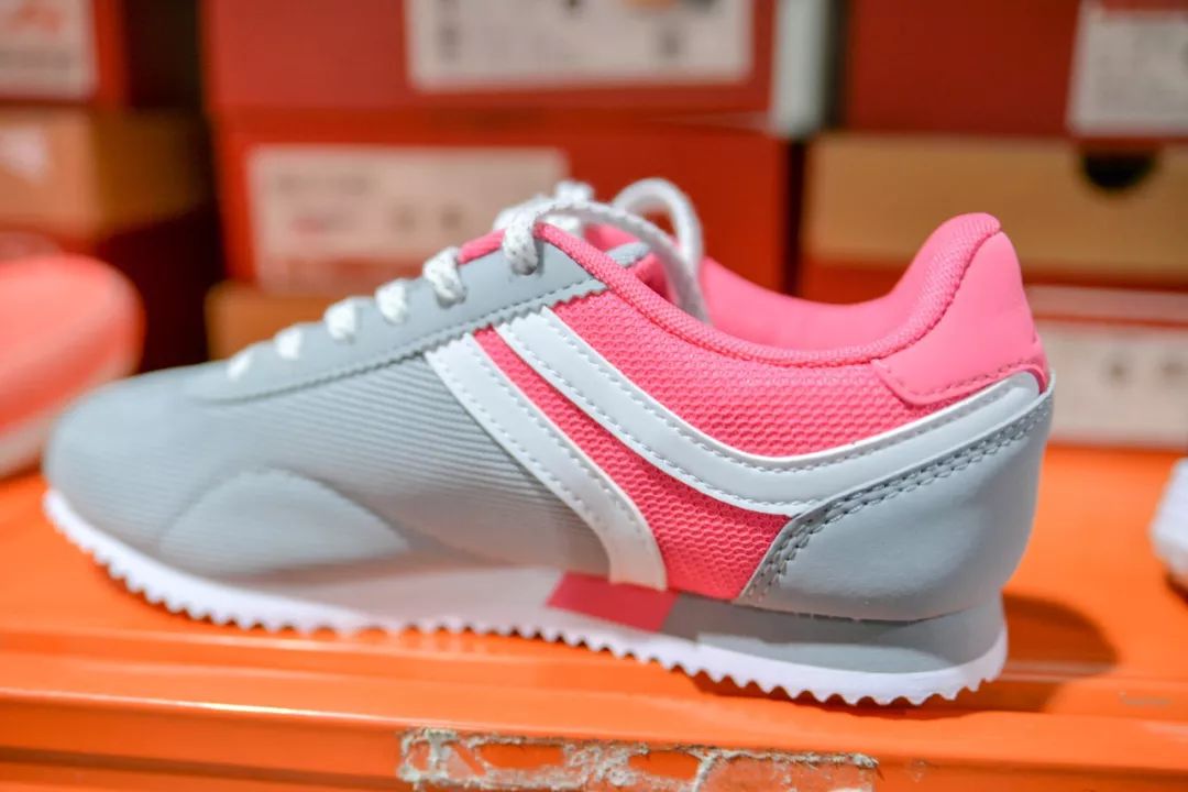 全场1折起！特步、金利来、碟愫、莱尔斯丹鞋子大特卖，最便只要50元！