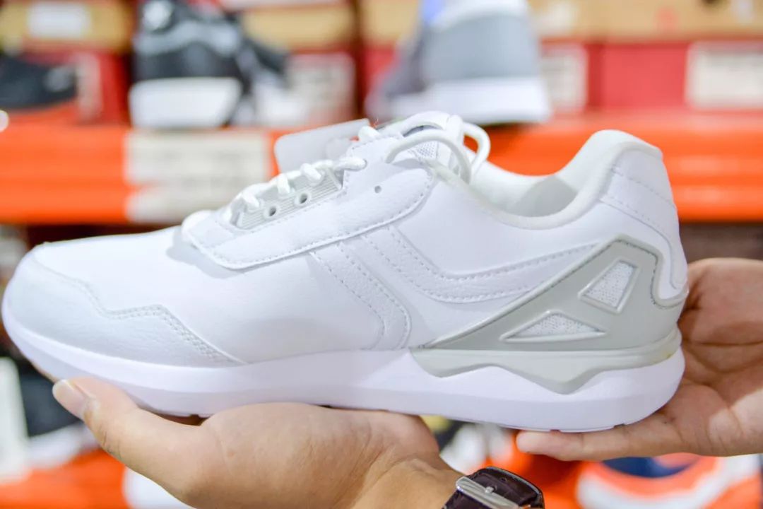 全场1折起！特步、金利来、碟愫、莱尔斯丹鞋子大特卖，最便只要50元！