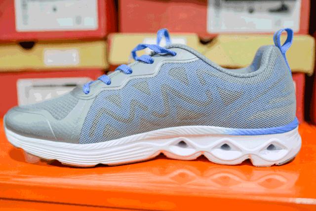 全场1折起!特步、金利来、碟愫、莱尔斯丹鞋子大特卖,最便只要50元!