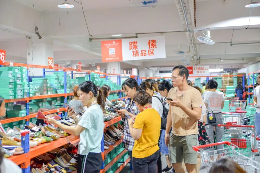 全场1折起!特步、金利来、碟愫、莱尔斯丹鞋子大特卖,最便只要50元!