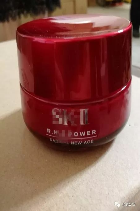 小姐姐们要哭？北流警方捣毁一地下工厂，查获“名牌香水”等5万多瓶！