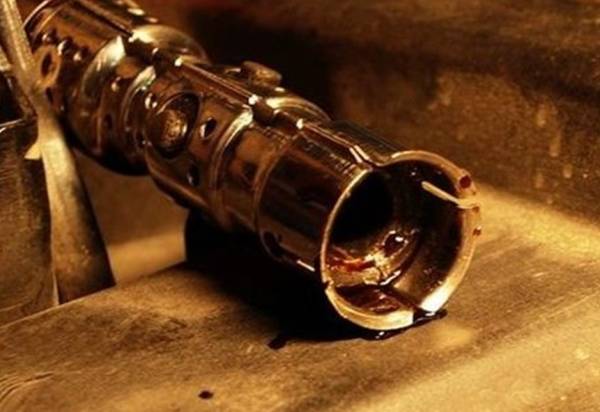 火花塞上有机油是怎么回事,火花塞上面有油怎么回事