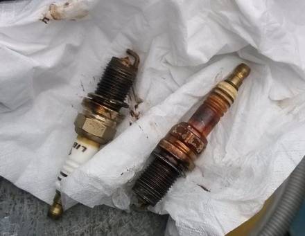 火花塞上有机油是怎么回事,火花塞上面有油怎么回事