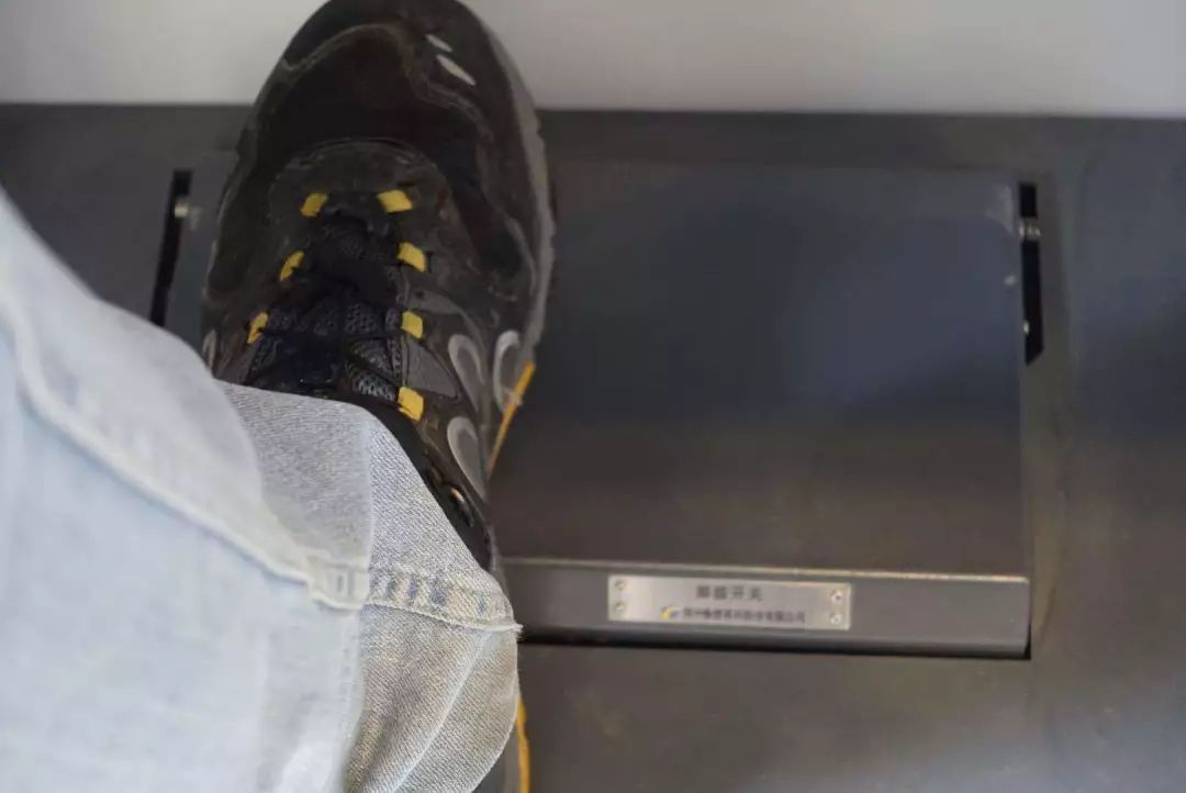 他手握7本火车驾照,却拿不到小客车驾照?因为…