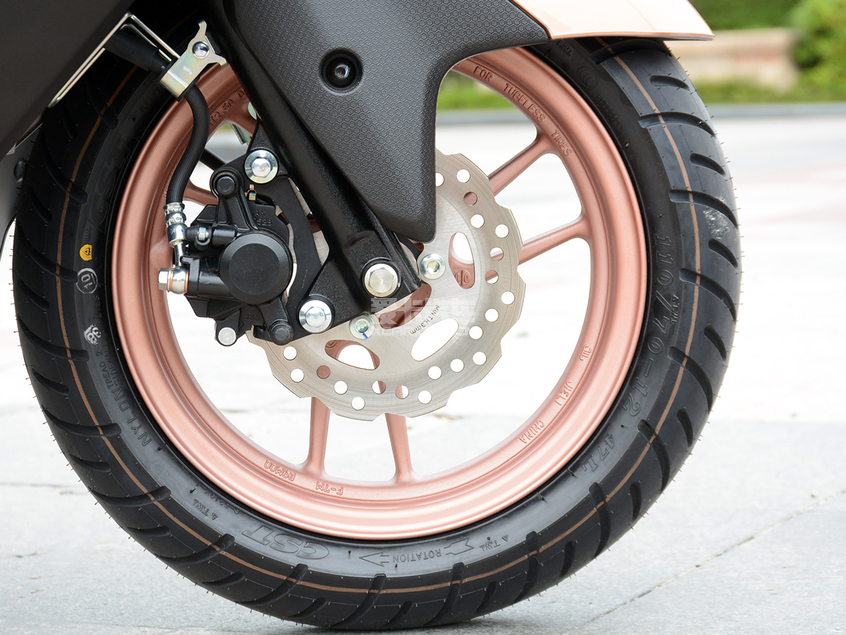 雅马哈巡鹰125和铃木uy125哪个好,本田裂行125和雅马哈巡鹰125比较