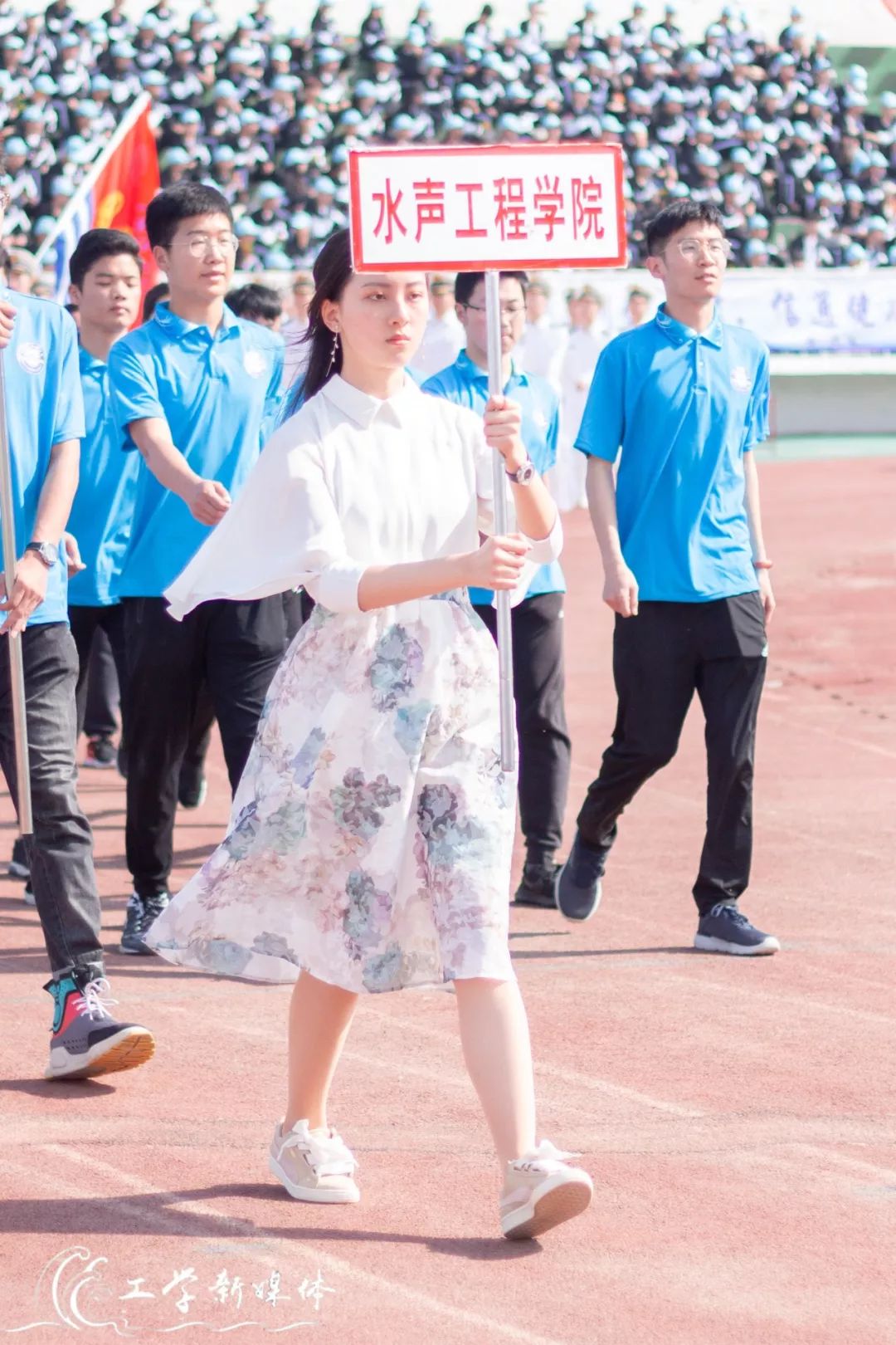 鍝堝皵婊ㄥ笀鑼冨ぇ瀛﹁繍鍔ㄤ細鍏堝濂崇,鍏堝濂崇