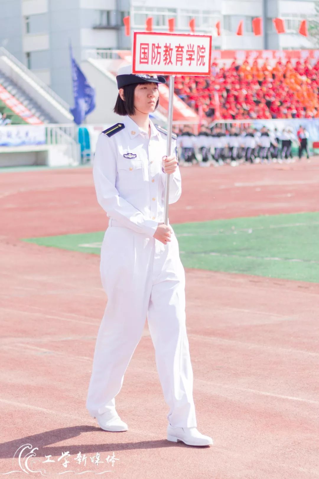 鍝堝皵婊ㄥ笀鑼冨ぇ瀛﹁繍鍔ㄤ細鍏堝濂崇,鍏堝濂崇