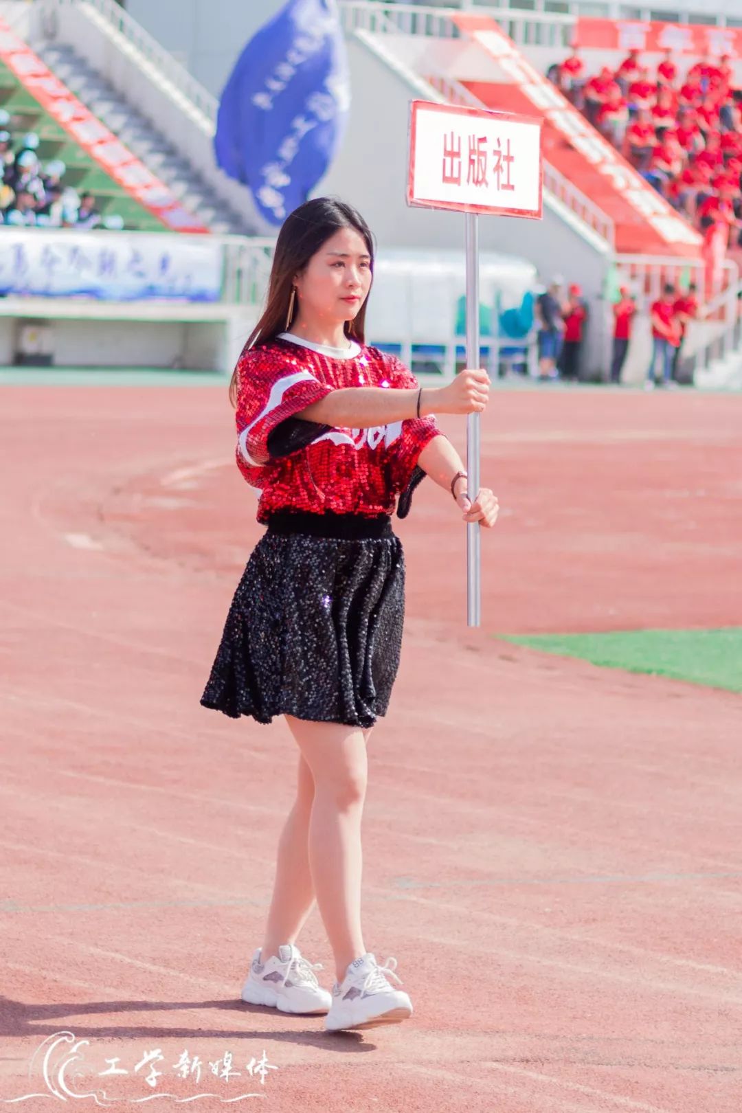 鍝堝皵婊ㄥ笀鑼冨ぇ瀛﹁繍鍔ㄤ細鍏堝濂崇,鍏堝濂崇