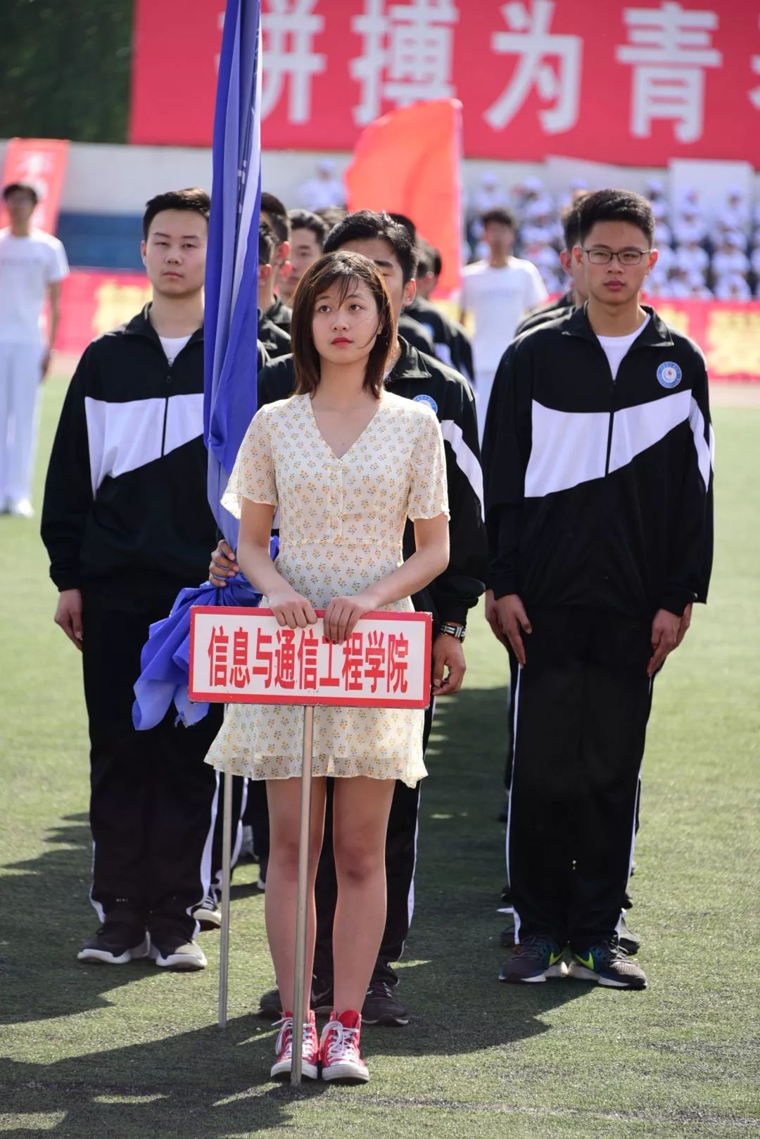 鍝堝皵婊ㄥ笀鑼冨ぇ瀛﹁繍鍔ㄤ細鍏堝濂崇,鍏堝濂崇