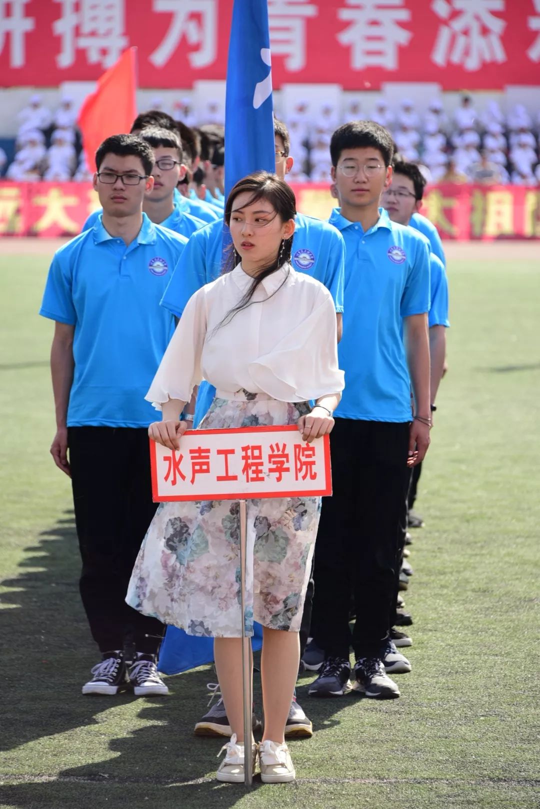 鍝堝皵婊ㄥ笀鑼冨ぇ瀛﹁繍鍔ㄤ細鍏堝濂崇,鍏堝濂崇