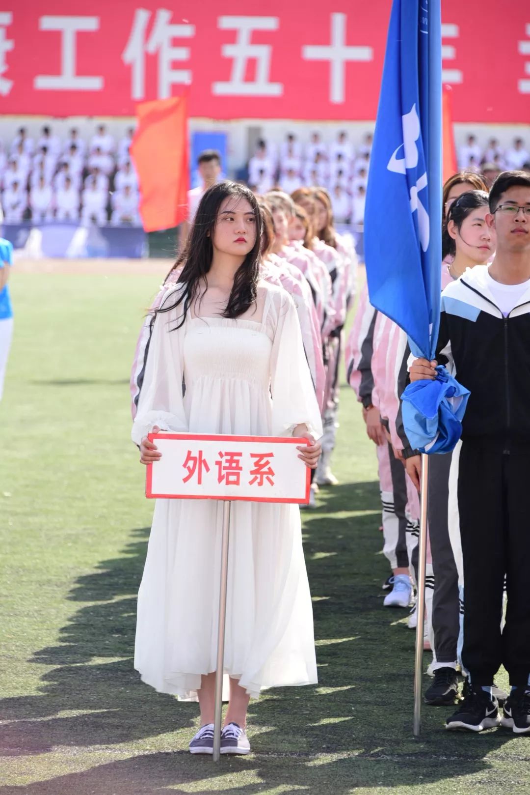 鍝堝皵婊ㄥ笀鑼冨ぇ瀛﹁繍鍔ㄤ細鍏堝濂崇,鍏堝濂崇