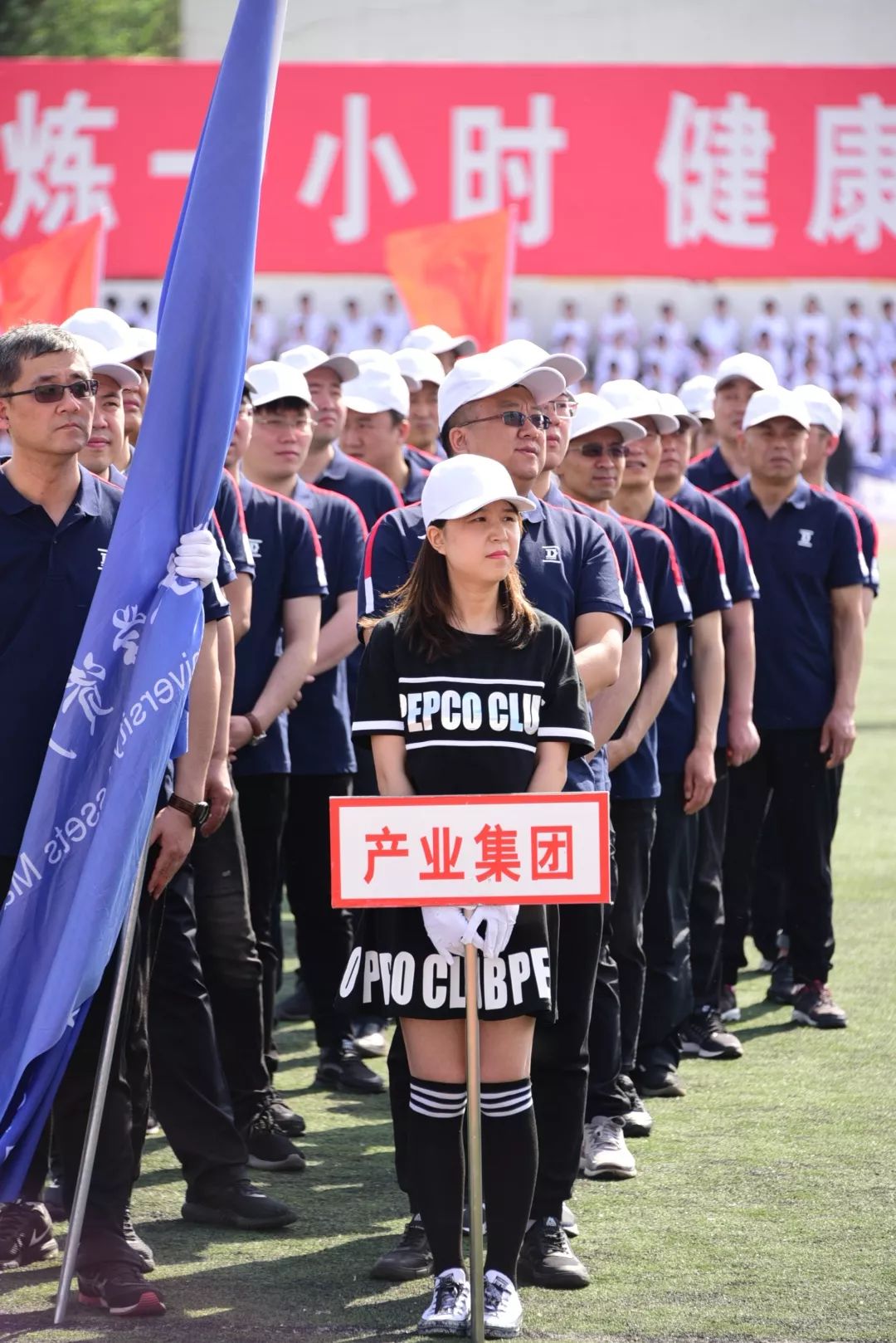 鍝堝皵婊ㄥ笀鑼冨ぇ瀛﹁繍鍔ㄤ細鍏堝濂崇,鍏堝濂崇