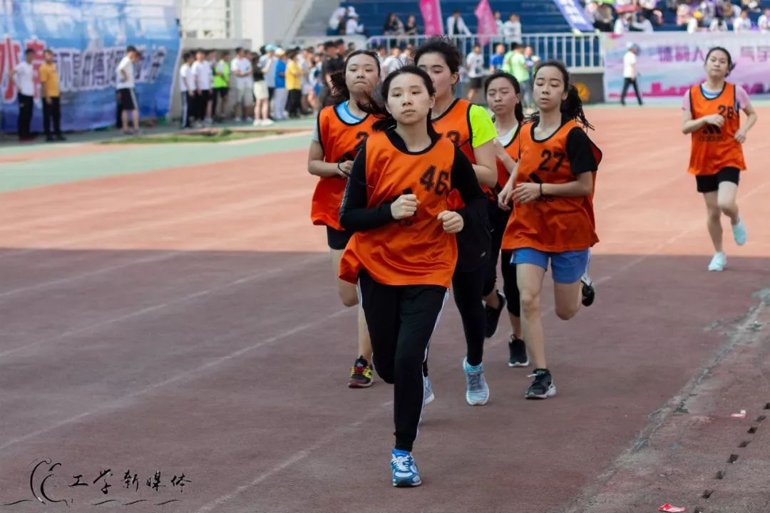 鍝堝皵婊ㄥ笀鑼冨ぇ瀛﹁繍鍔ㄤ細鍏堝濂崇,鍏堝濂崇