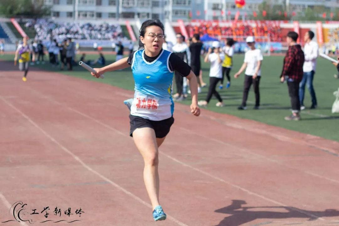 鍝堝皵婊ㄥ笀鑼冨ぇ瀛﹁繍鍔ㄤ細鍏堝濂崇,鍏堝濂崇