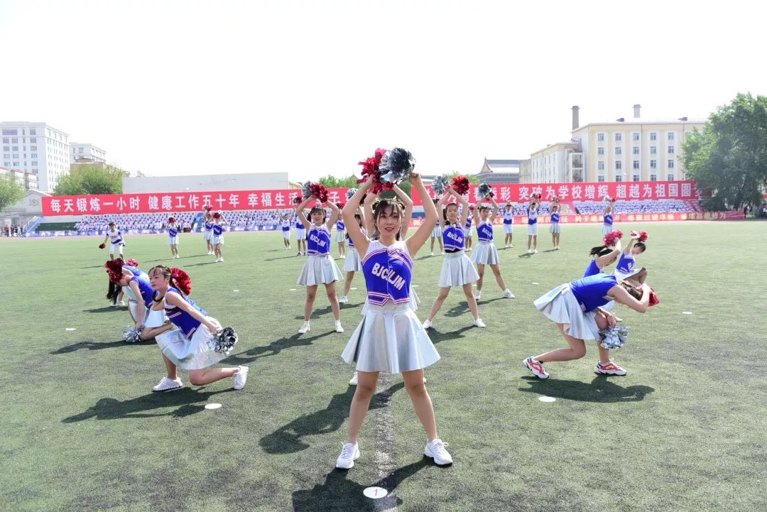 鍝堝皵婊ㄥ笀鑼冨ぇ瀛﹁繍鍔ㄤ細鍏堝濂崇,鍏堝濂崇