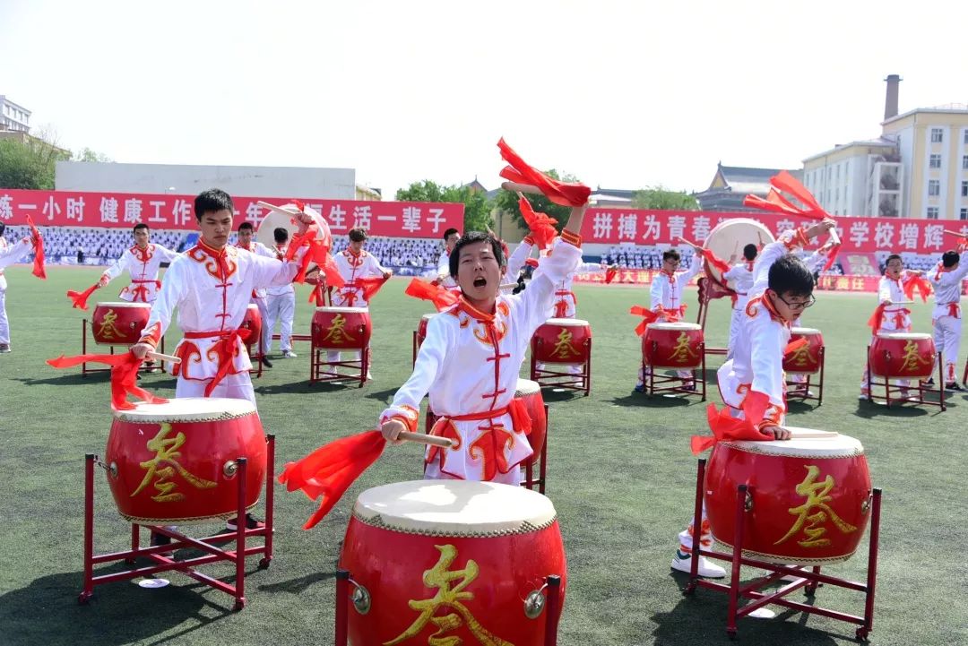 鍝堝皵婊ㄥ笀鑼冨ぇ瀛﹁繍鍔ㄤ細鍏堝濂崇,鍏堝濂崇