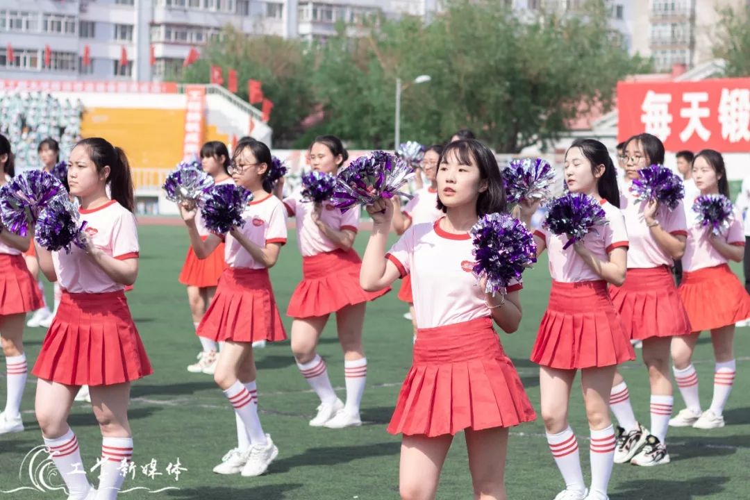 鍝堝皵婊ㄥ笀鑼冨ぇ瀛﹁繍鍔ㄤ細鍏堝濂崇,鍏堝濂崇