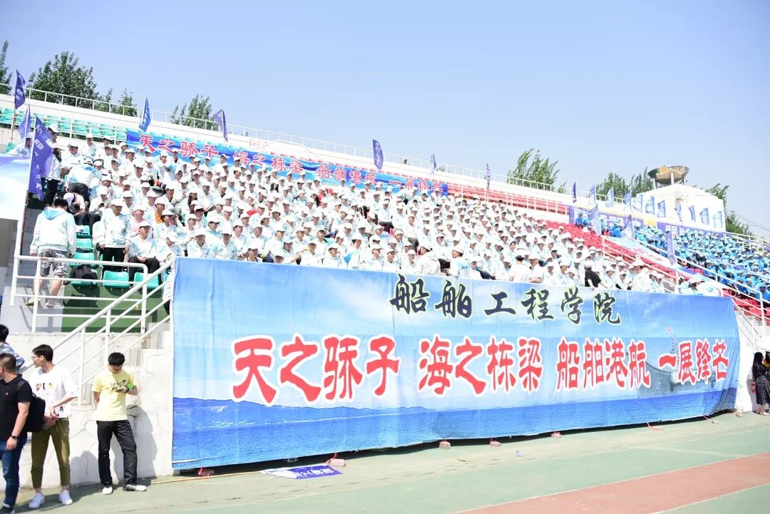 鍝堝皵婊ㄥ笀鑼冨ぇ瀛﹁繍鍔ㄤ細鍏堝濂崇,鍏堝濂崇