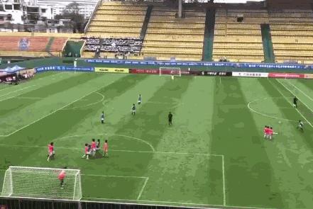 踢出“世界波”的小学生是他！经常对着真人墙练任意球